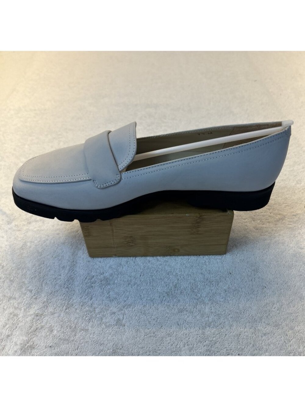 Amalfi by Rangoni Giuliano Loafer Nubuck Suede Off White Preppy Women SZ 7.5 NEW